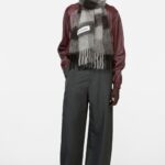 Acne Studios Scarfを取り入れた季節別スタイリングアイデア